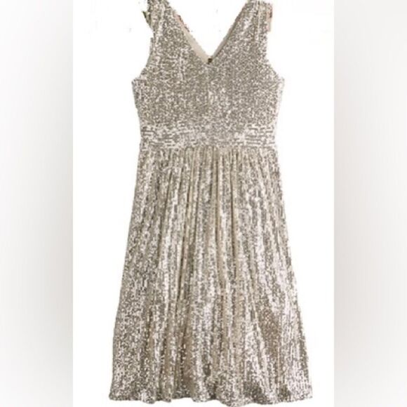 Nwt Women's DRAPER JAMES RSV V-Neck Sequin Dress
by DRAPER JAMES RSVP SZ 8 - Picture 3 of 16